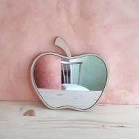 Dětské dřevěné zrcadlo - jablko